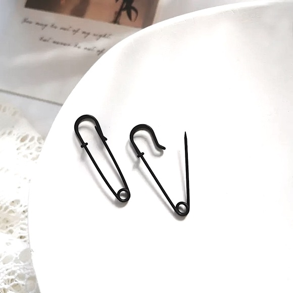 🔵𝟲𝟱%𝗢𝗙𝗙 𝗯𝘂𝗻𝗱𝗹𝗲𝘀 𝟯+🔵 NEW Kilt Safety Pin Punk Drop Earrings - Picture 7 of 14